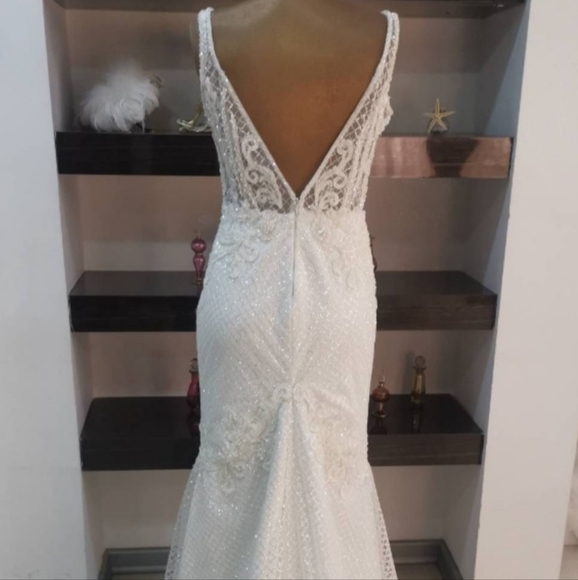 Wedding dress - Picture 6 of 11